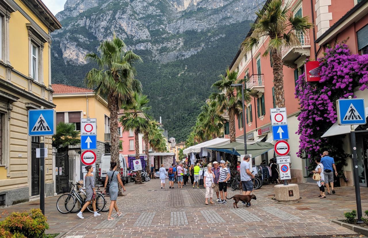 Sembenini Palace Riva del Garda Exterior photo
